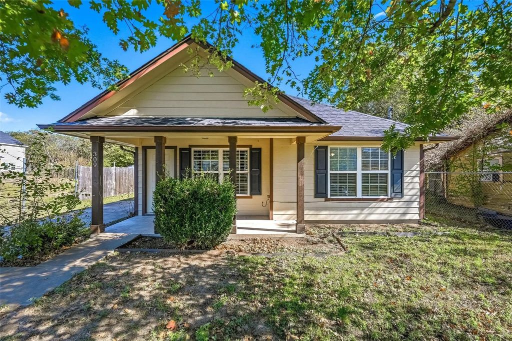 309 Gravel Street, Waxahachie