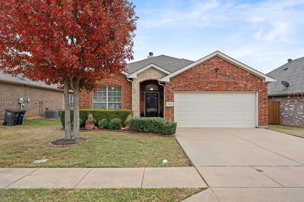 8505 Field Creek Court, Fort Worth