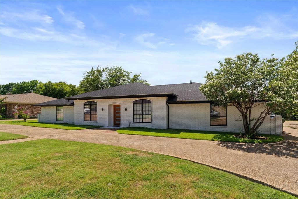 1403 Carriage Lane, Garland
