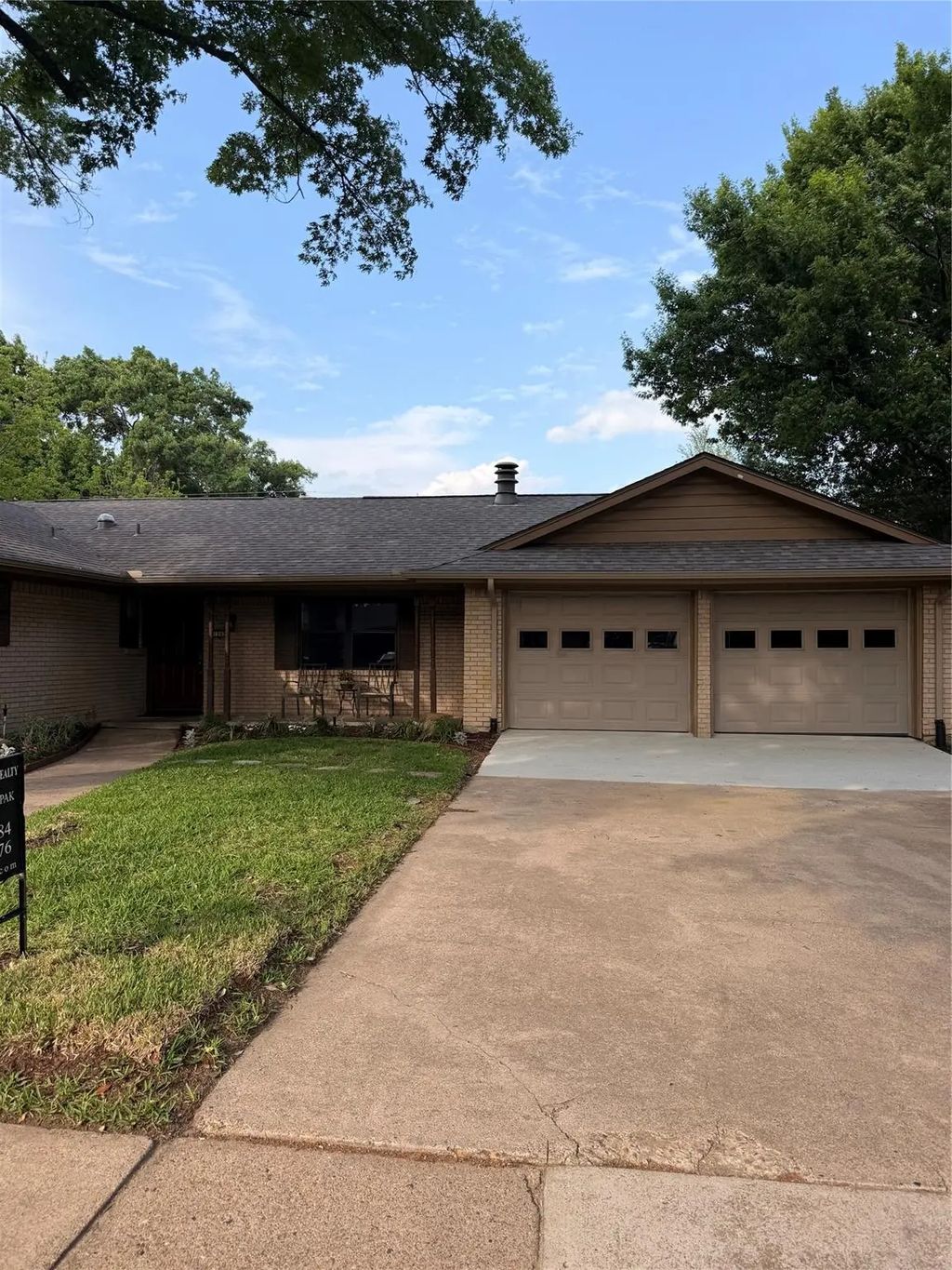 1202 Red Oak, Ennis
