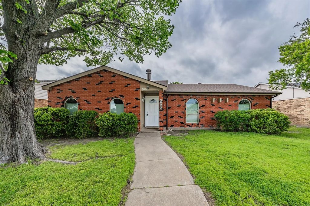 5605 Squires Drive, The Colony