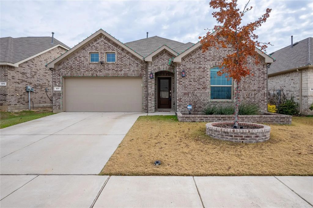 677 Ridgeback Trail, Fort Worth