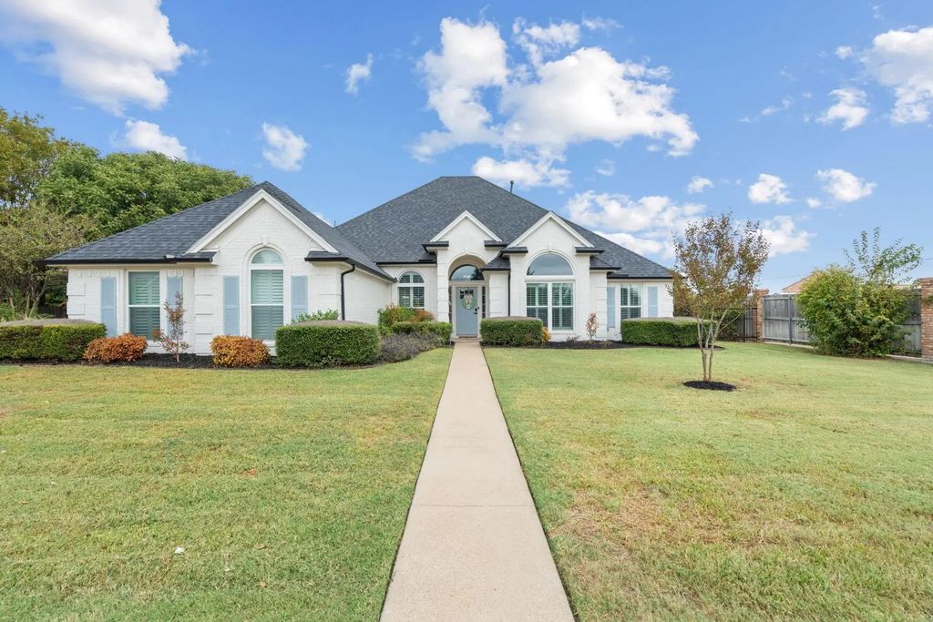100 Sumner Lane, Waxahachie