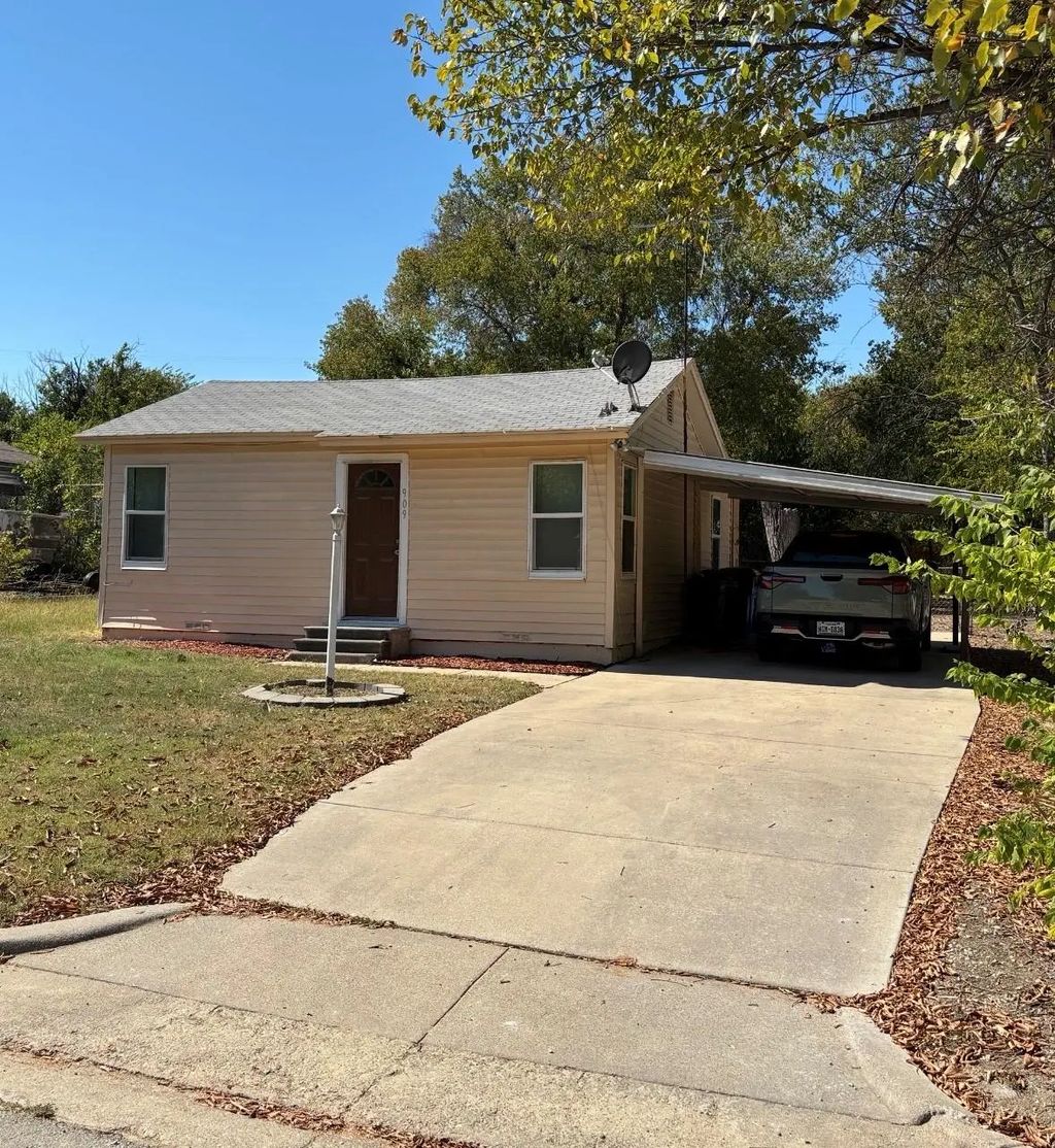 909 Renfro Drive, White Settlement