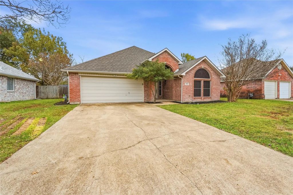 908 York Street, Forney