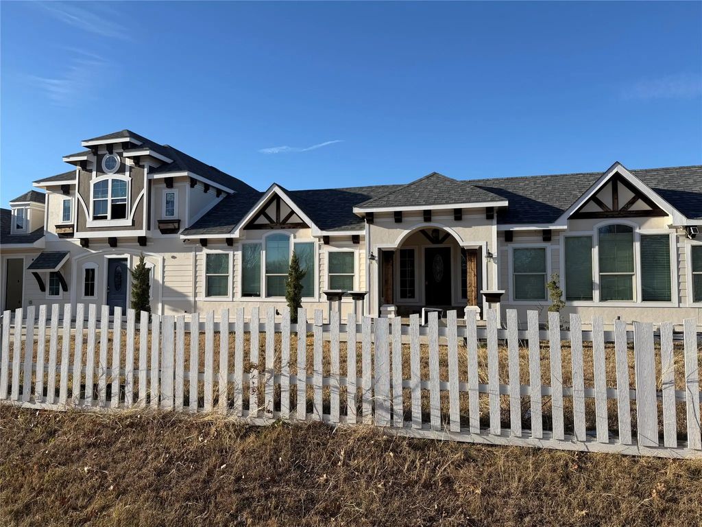 2529 Red Oak Lane, Burleson