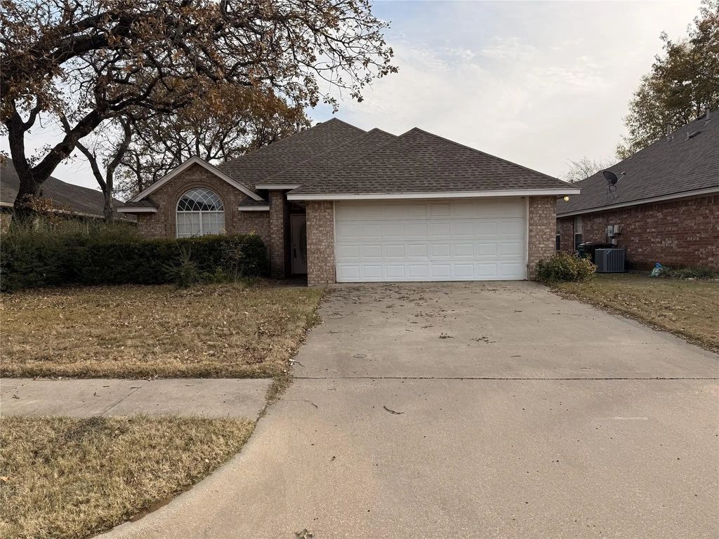 1220 Oak Valley, Denton