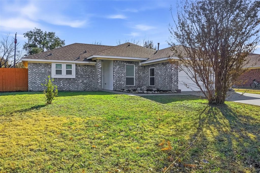 15 W Sharon Drive, Krum