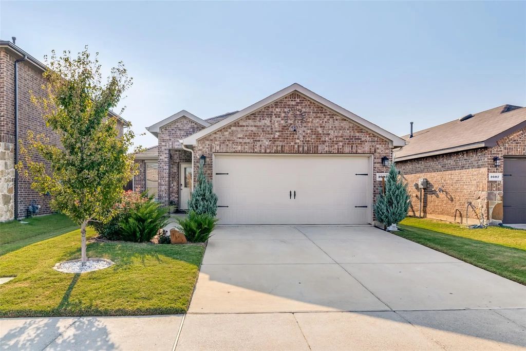1605 Ackerly Drive, Forney