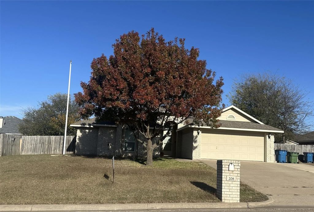208 Pearl Drive, Hewitt