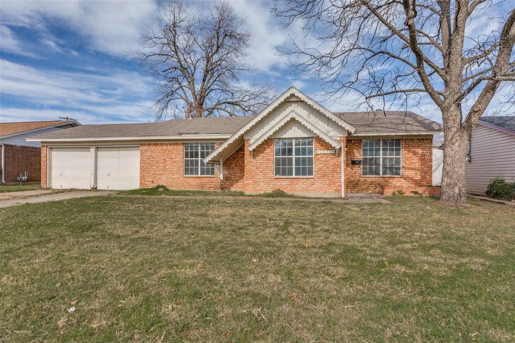 1036 Angela Court, Everman