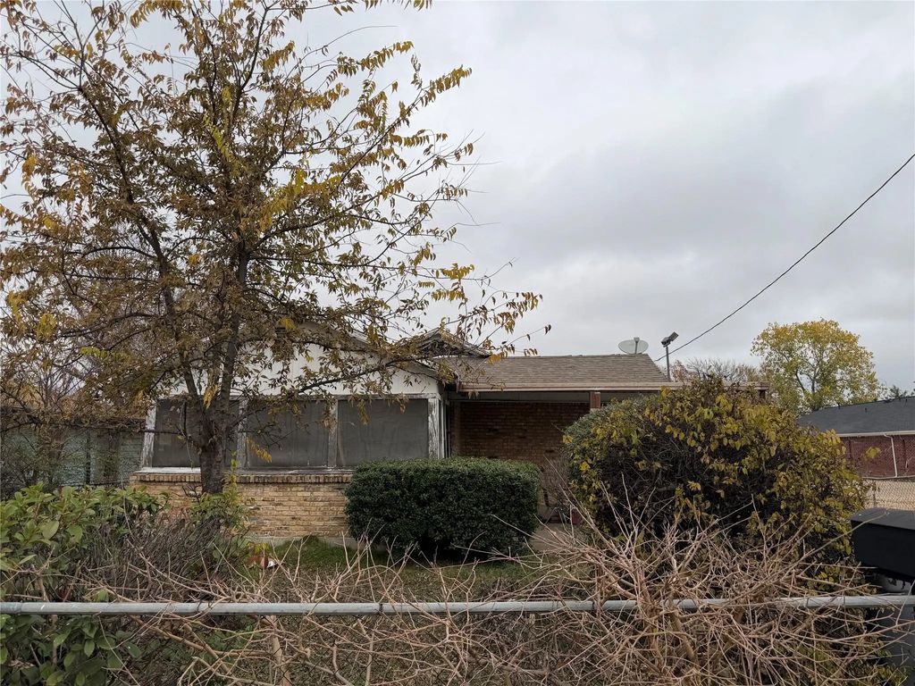 3331 Canada Drive, Dallas