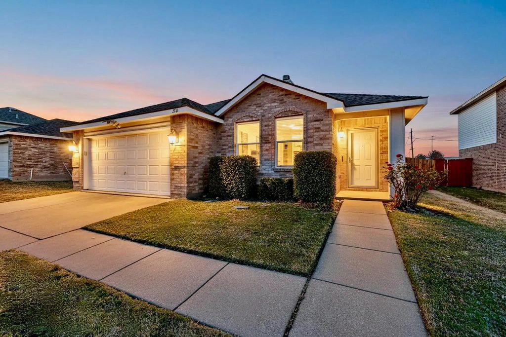 2016 Swenson Court, Grand Prairie