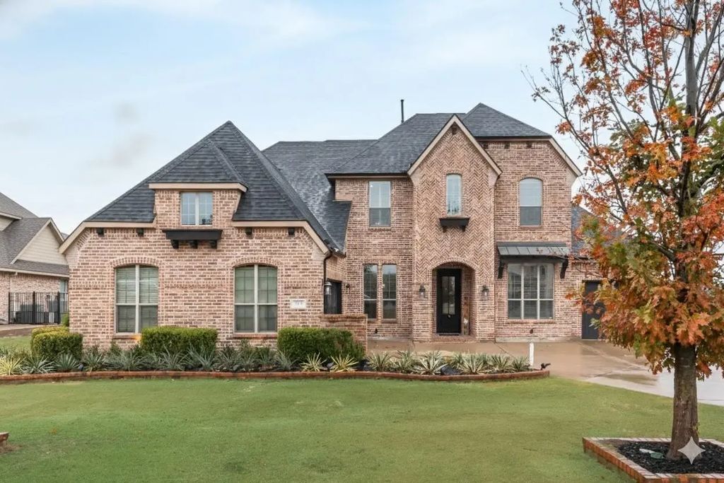 717 Calm Crest Drive, Rockwall