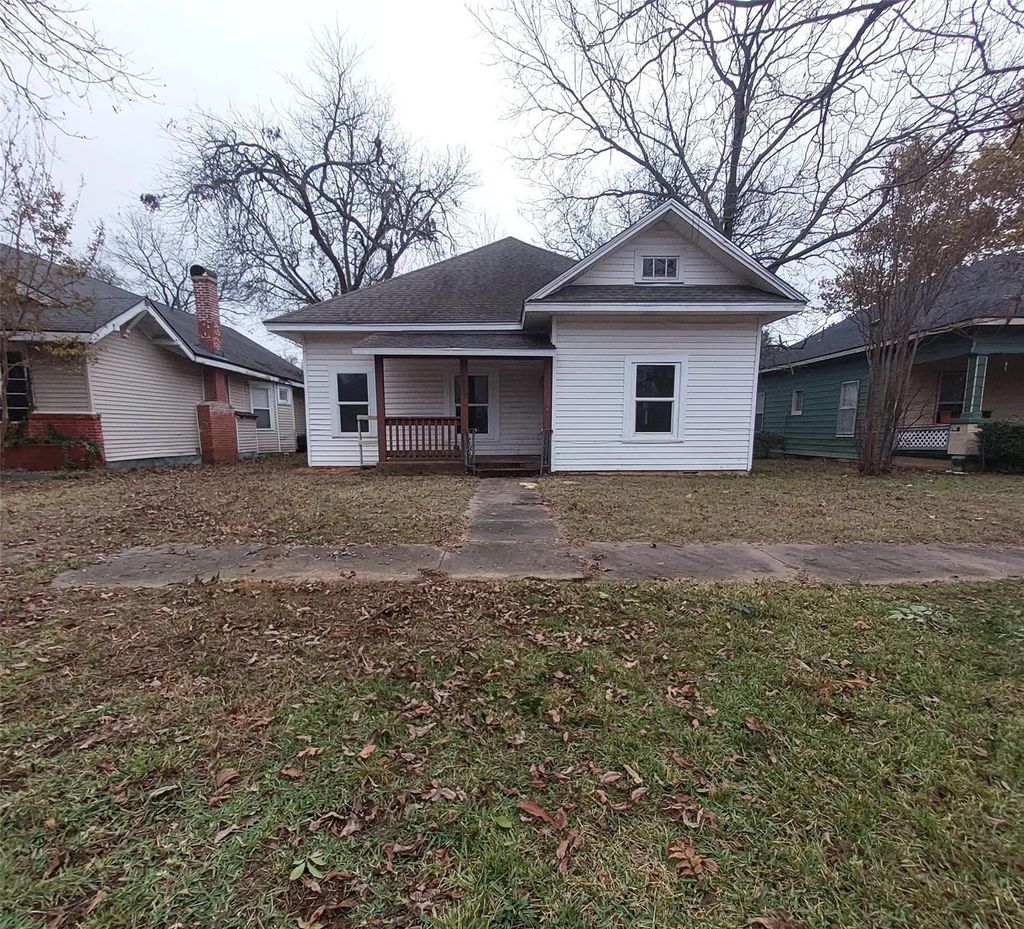 1328 W Woodard Street, Denison