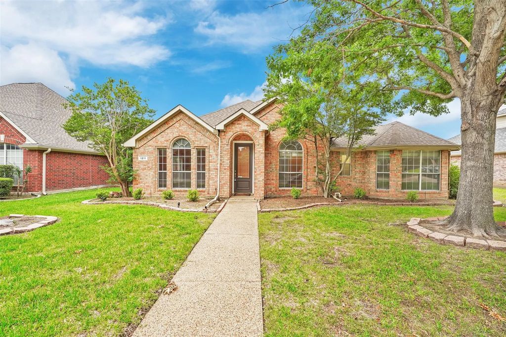 1211 Greenway Drive, Allen