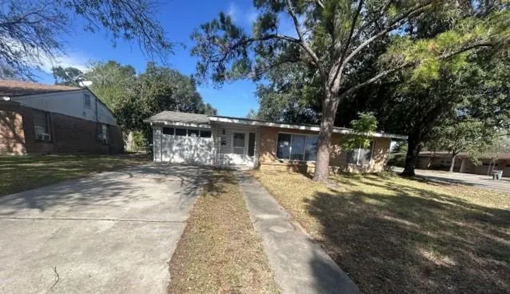 2014 E Mimosa Avenue, Victoria