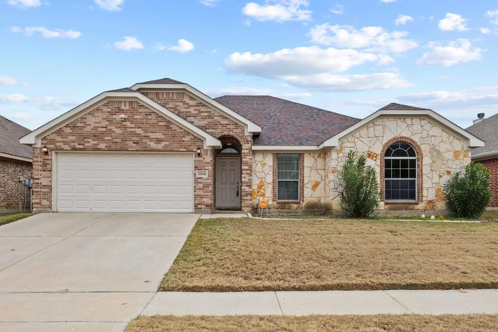 1510 White Willow Lane, Arlington