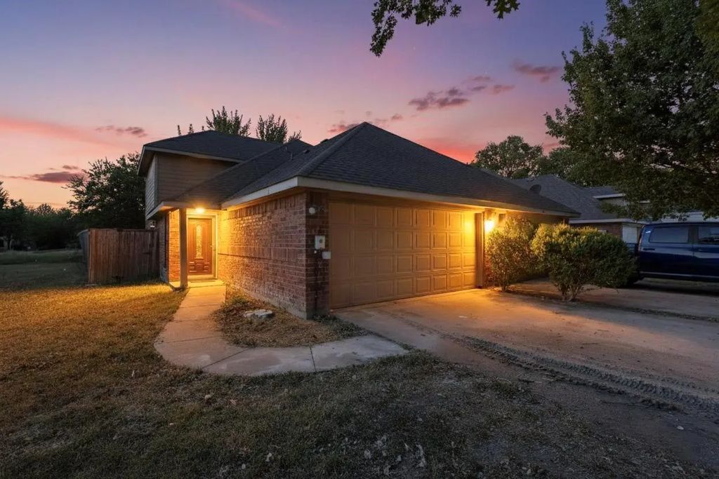 2760 Pike Drive, Lancaster