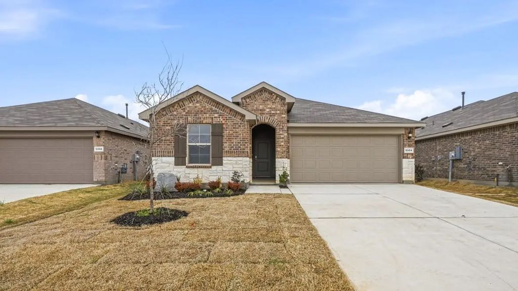1908 Cherokee Lane, Cleburne