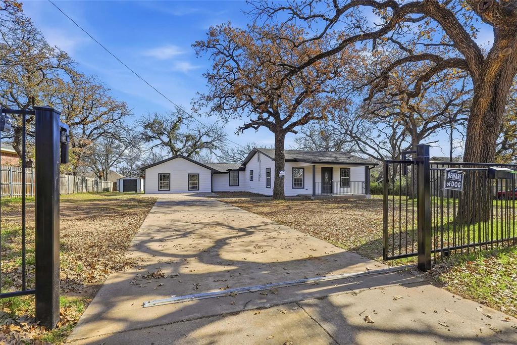 2741 Meaders Avenue, Fort Worth