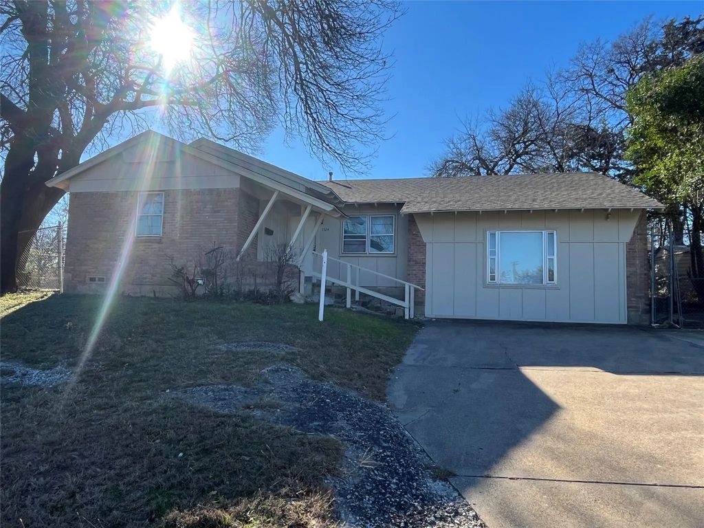 1324 Whispering Trail, Dallas