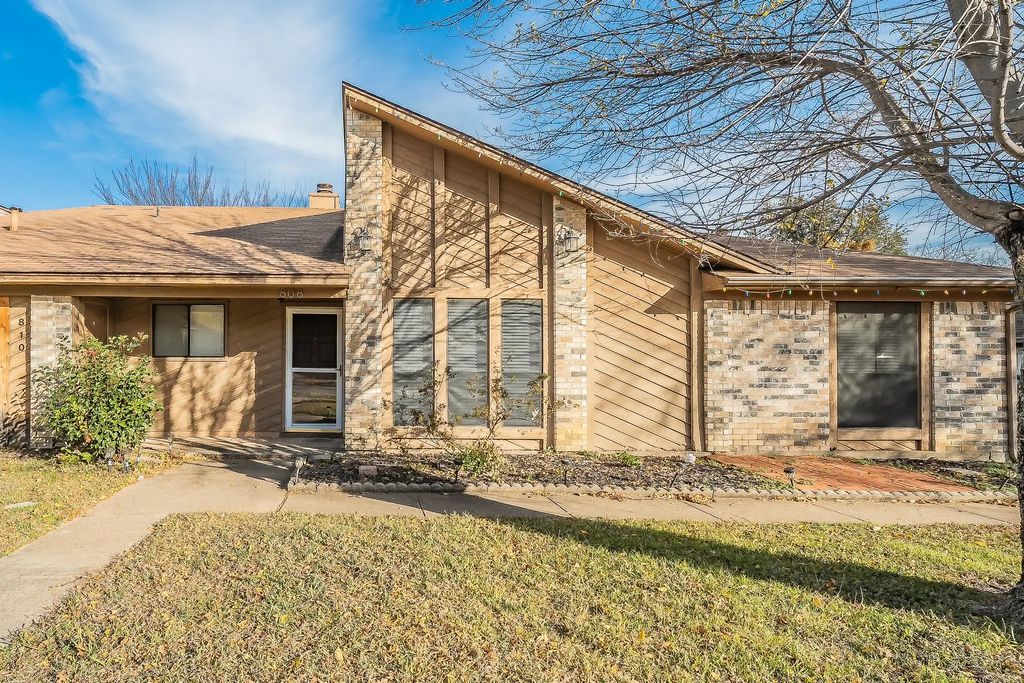 808 Blessing Creek Drive, Euless