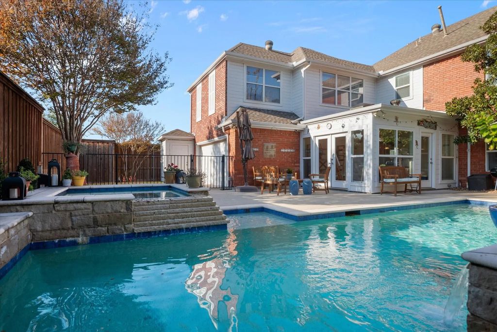 517 Meadowood Lane, Coppell