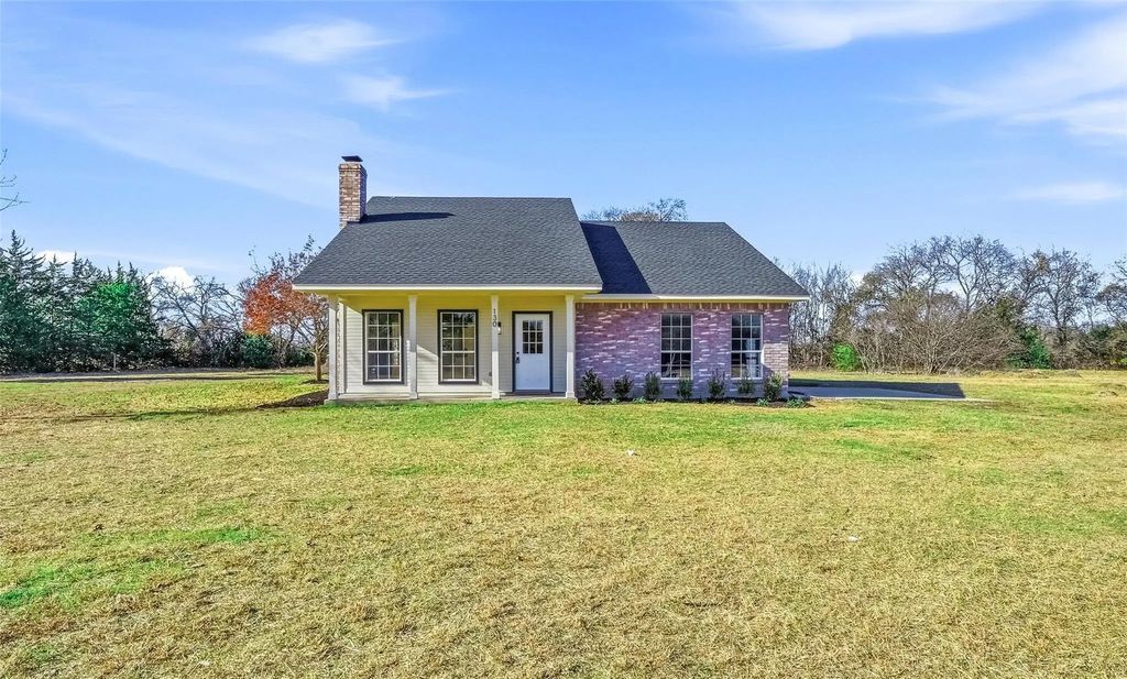 130 Spring Lake Circle, Waxahachie