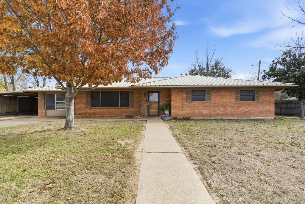 1125 N Johnson Street, De Leon