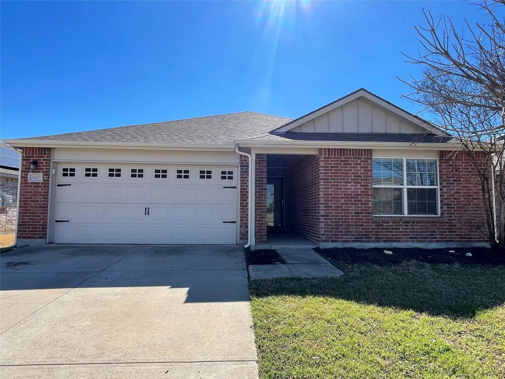 5817 Mountain Bluff Drive, Fort Worth