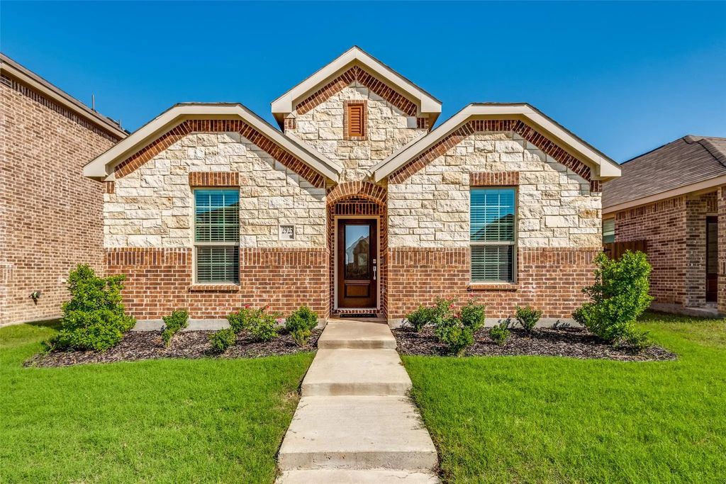 2925 S Griffin Lane, Forney