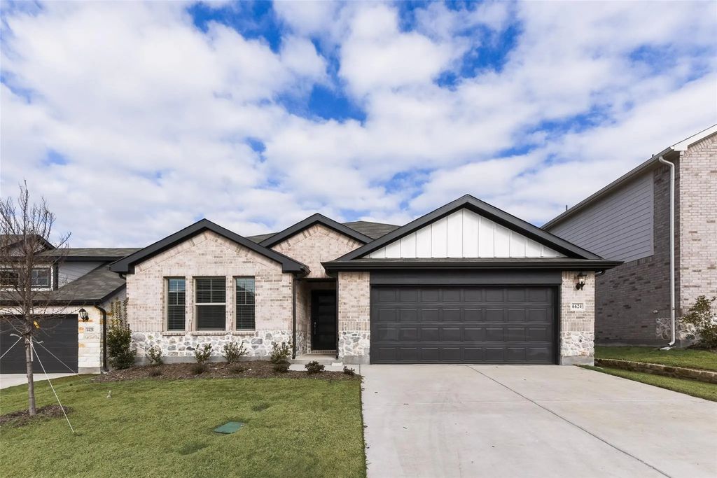 6624 Valley Lake Lane, Fort Worth