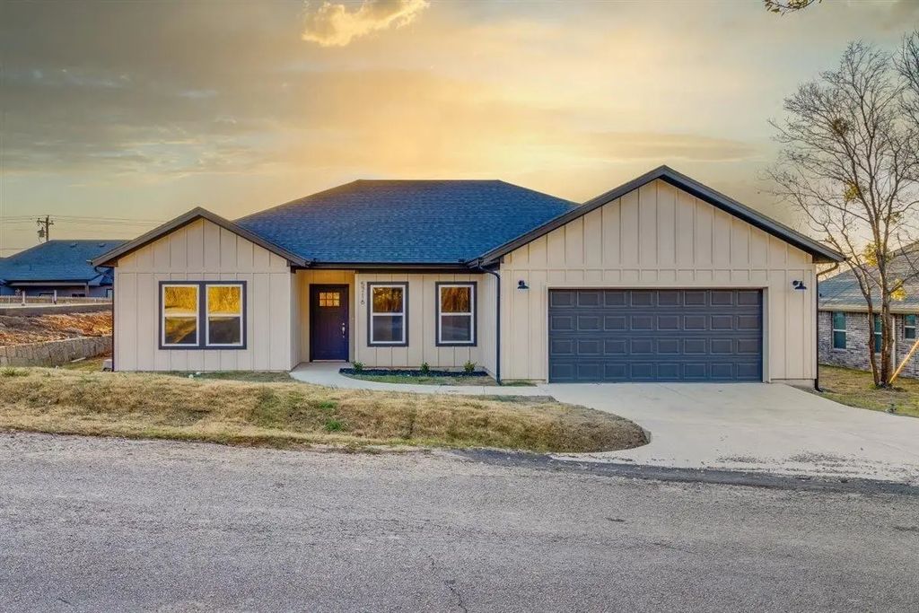 5716 Stonegate, Granbury