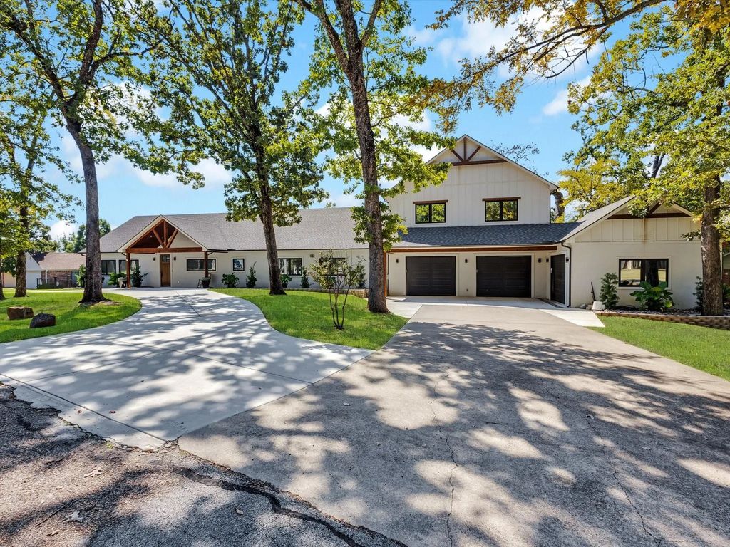 102 Shadywood Place, Enchanted Oaks