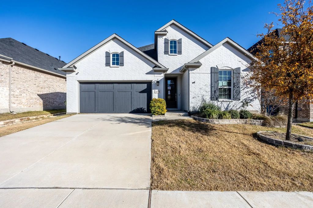 225 Glenwood Drive, Oak Point