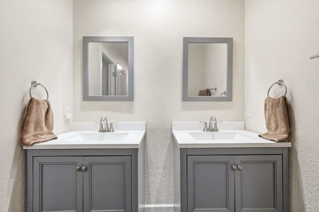807 Windcrest Drive, Keller