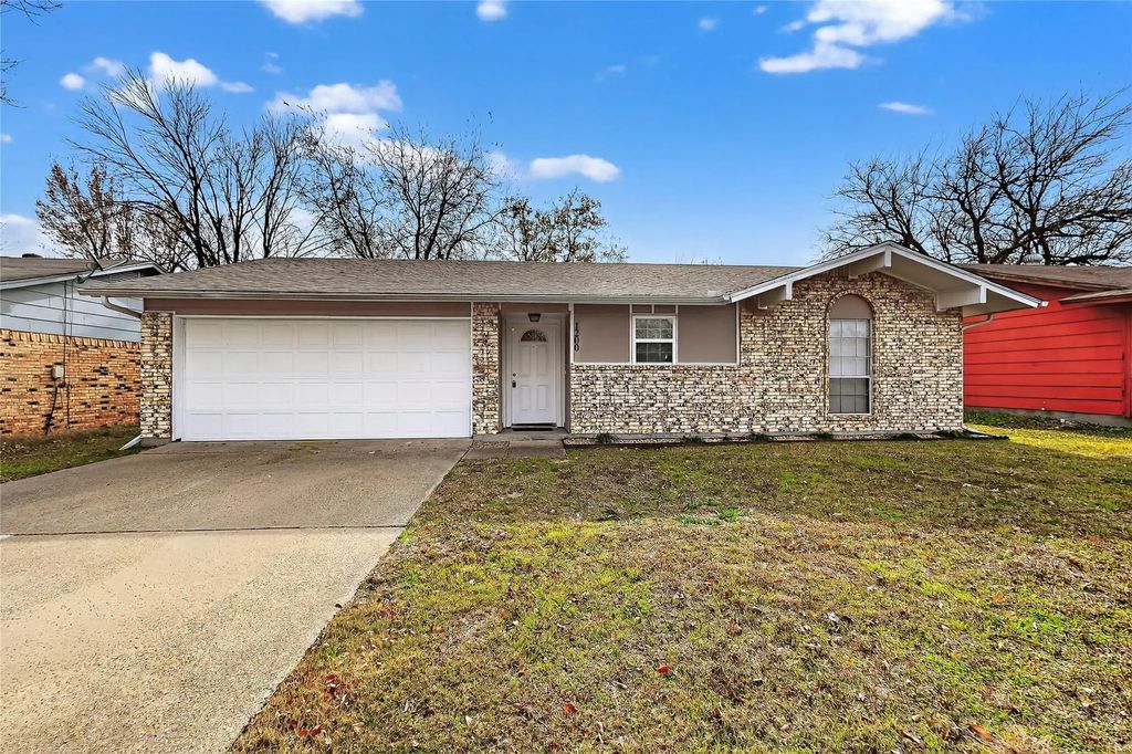 1200 Ridgewood Lane, Hutchins
