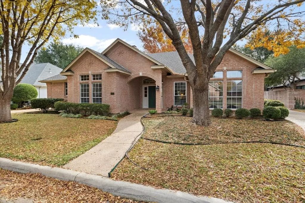 2833 Manorwood Trail, Fort Worth