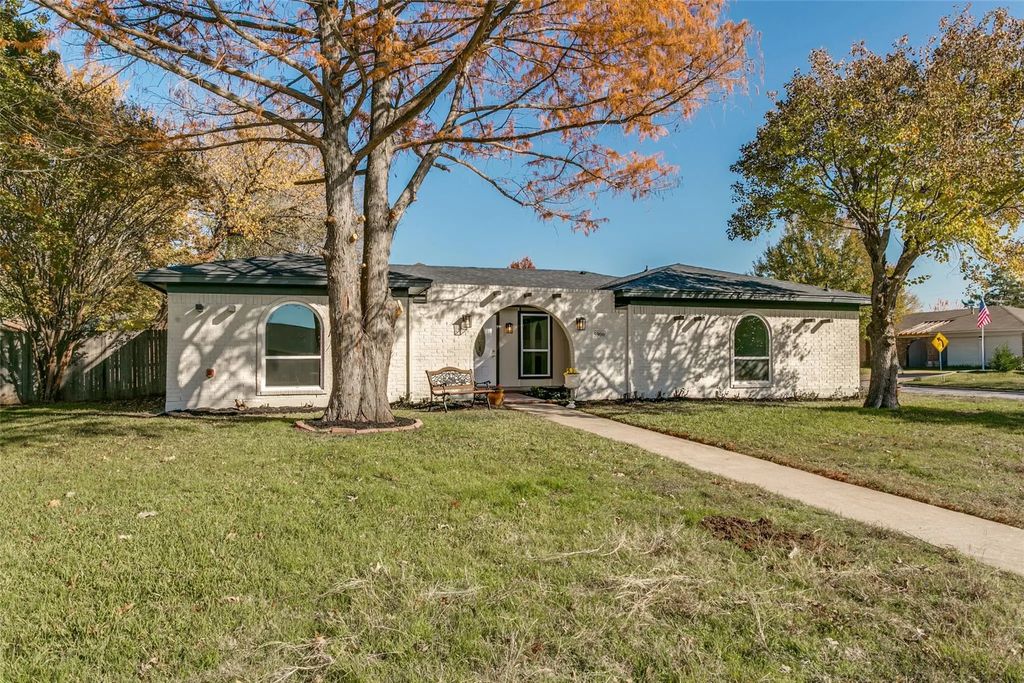 5900 Field Stone Court, North Richland Hills