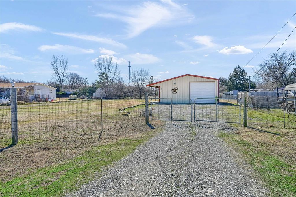362 Fisherman Road, Pottsboro