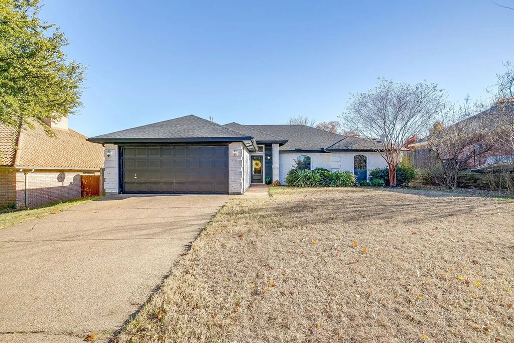 104 Sandlewood Lane, Burleson