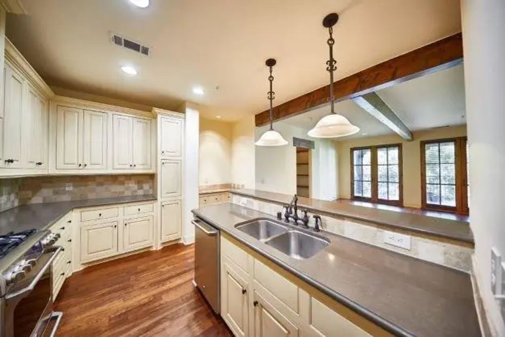 2510 N Henderson 20, Dallas