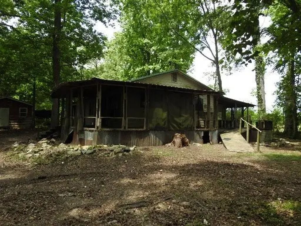 624 Layfield, Coushatta