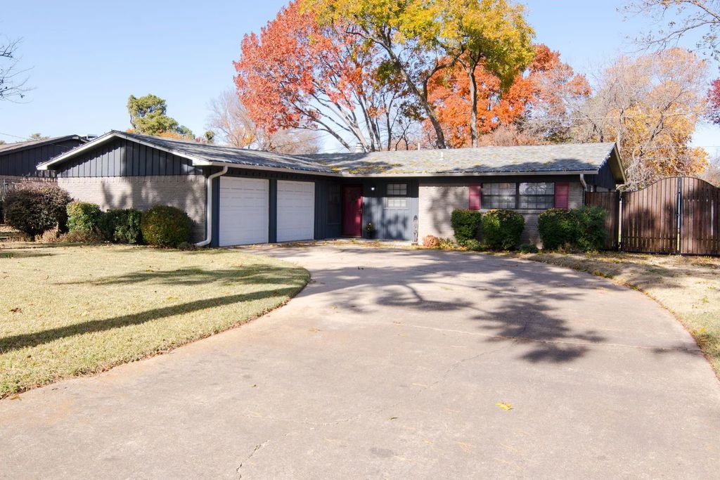 241 Hedgerow Lane, Lewisville