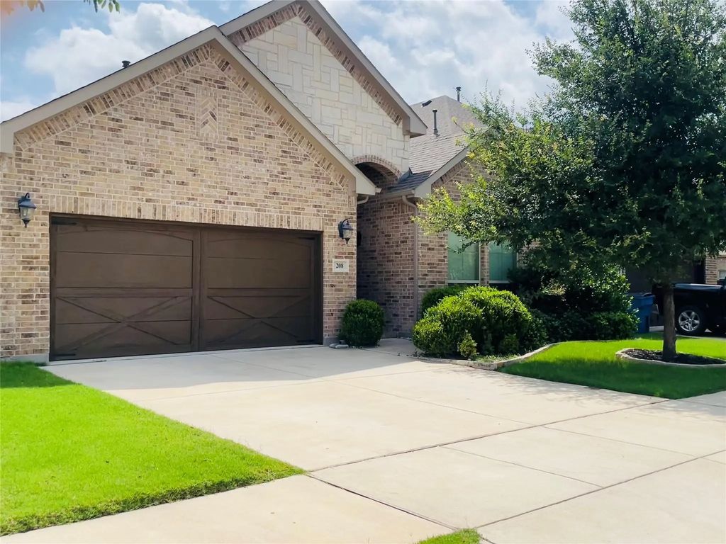 208 Mineral Point Drive, Aledo
