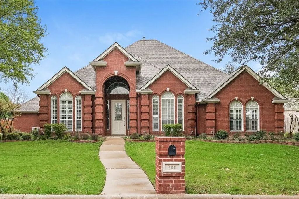 708 Saint Johns Drive, Mansfield