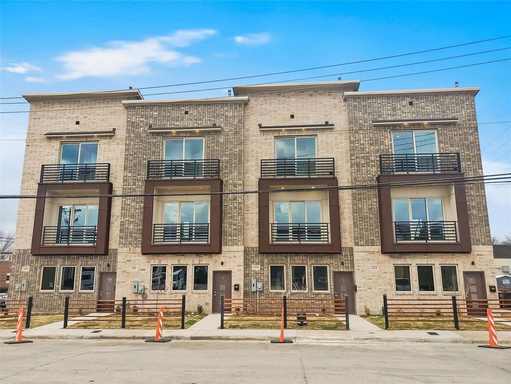 324 Feliks Gwozdz Place 200, Fort Worth