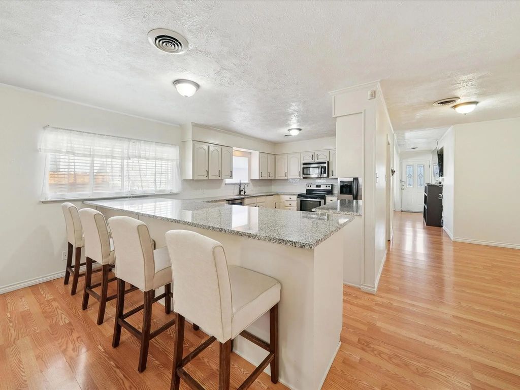1215 Tarpley Avenue, Dallas