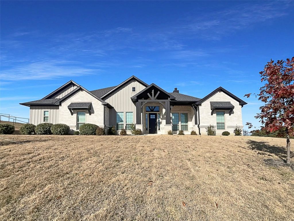 405 Oak Meadow Lane, Weatherford